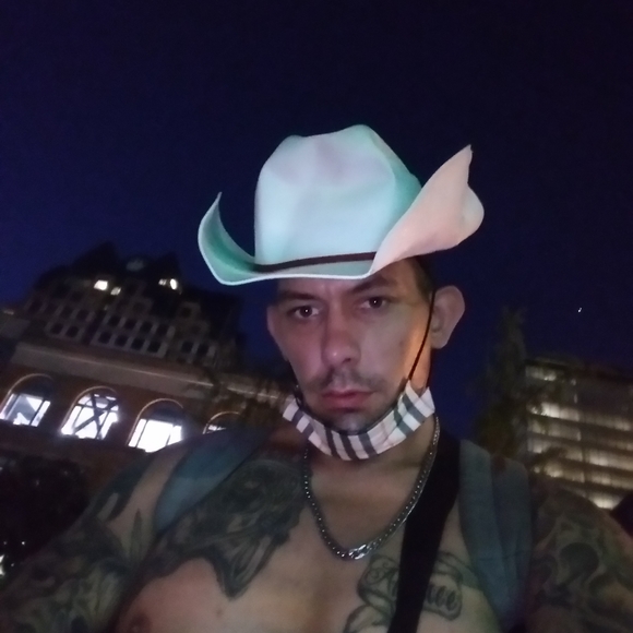 Meet your Posher, Chris - Picture 2 of 2